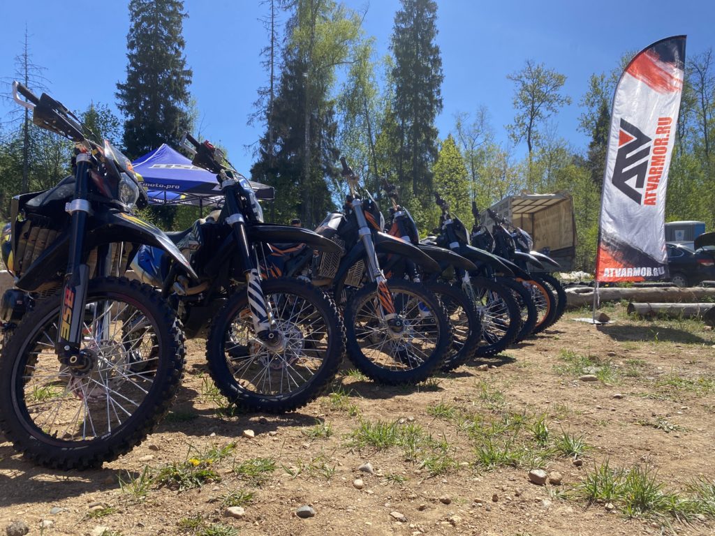 18 мая компания «АТВАРМОР» провела в мотопарке Ильинское бесплатный тест-драйв кроссовых мотоциклов BSE и SSSR. Участники были впечатлены скоростью, мощностью и динамичностью моделей.