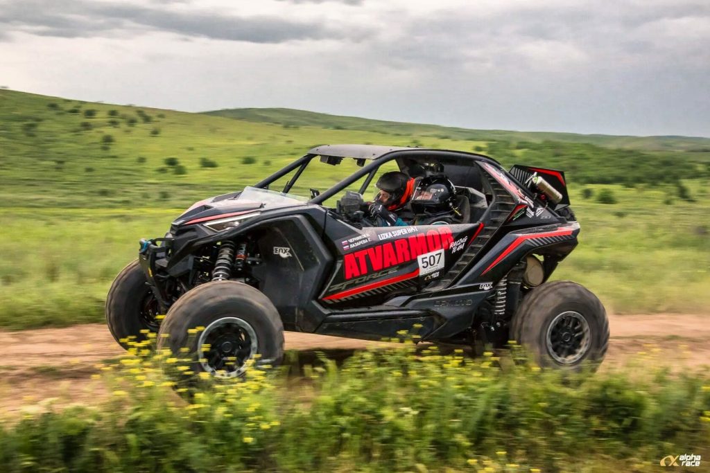 Экипаж на CFMOTO ZFORCE Z10 EPS получил награду в номинации «Самый позитивный экипаж» в гонке Alpha Race в Чечне